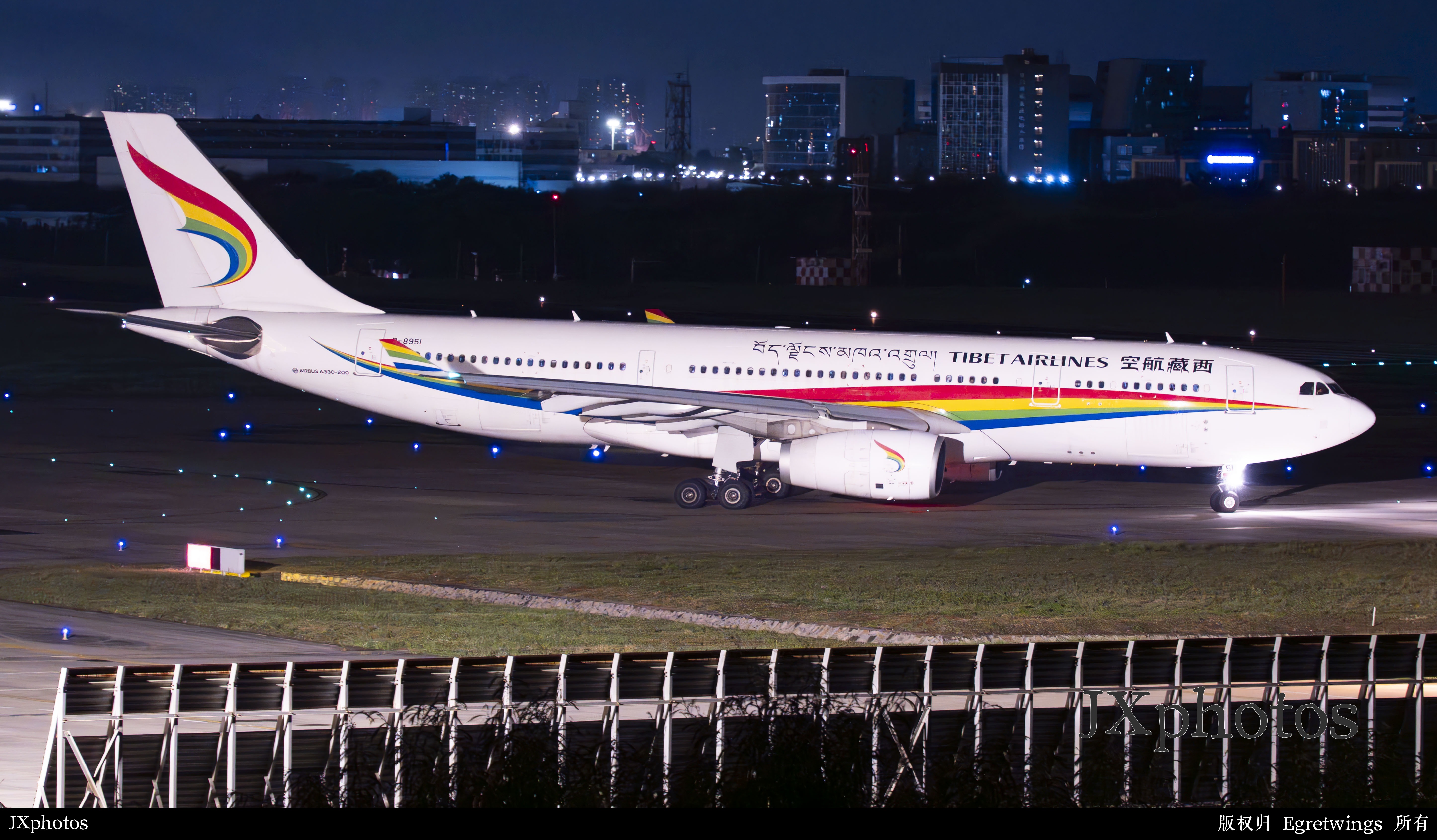 西藏航空A332（英文名为TIBET AIRLINES的版本）