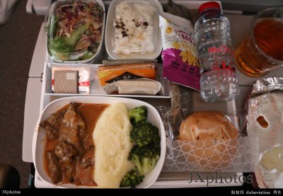 EK372DXB-BKK经济舱餐食
