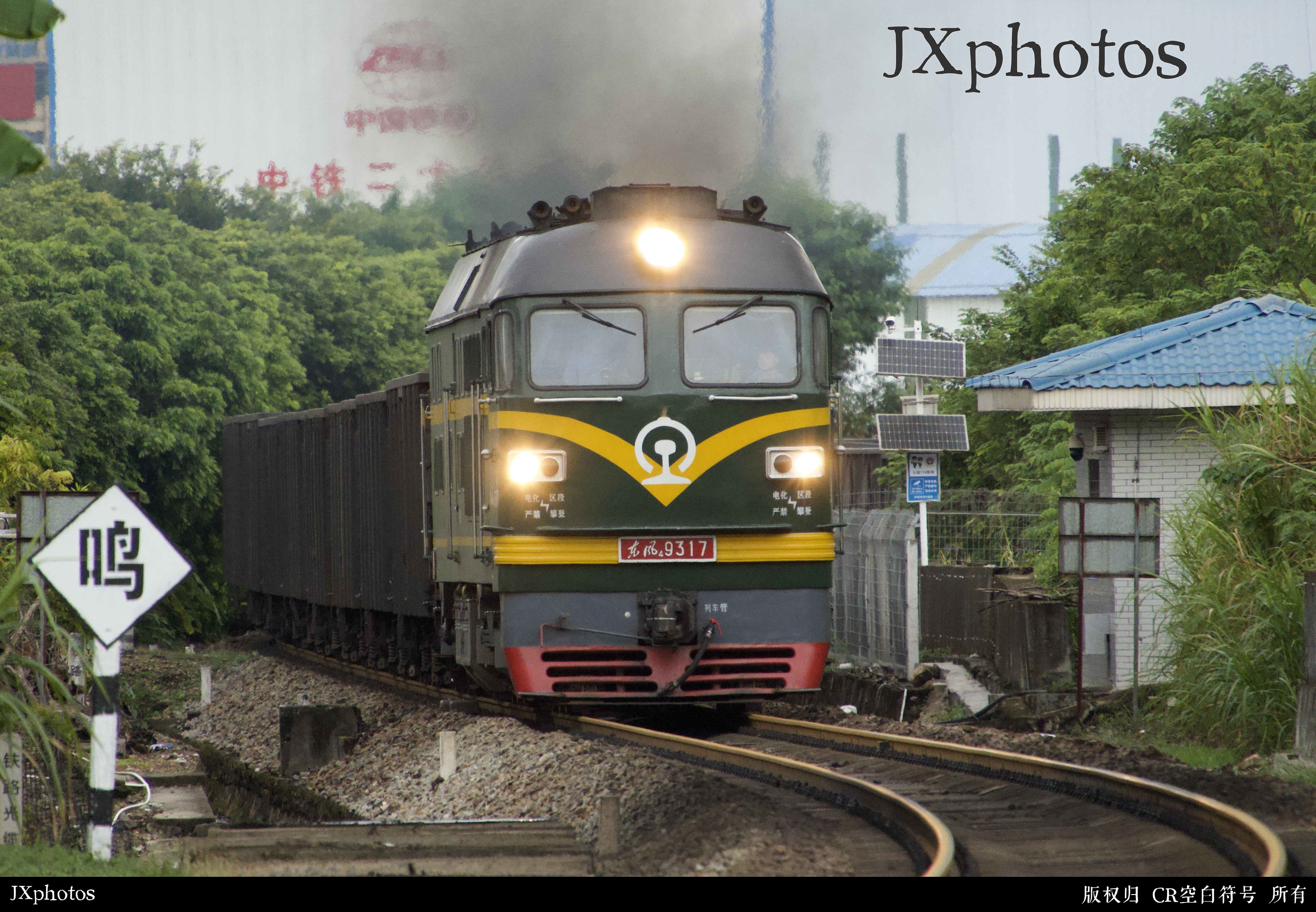 DF4B-9317牵引货列出站