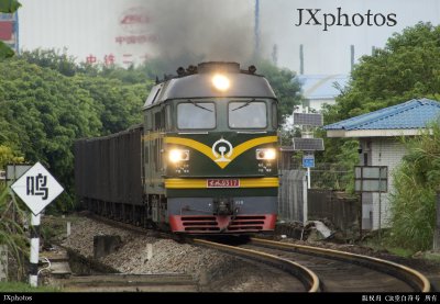 DF4B-9317牵引货列出站