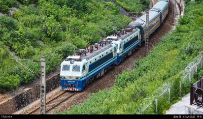 SS8-0216+SS8-0136双机牵引7265次列车