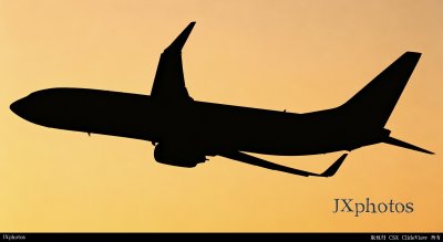 山东航空波音737-800，B-5592，创意剪影，橙黄色天空背景